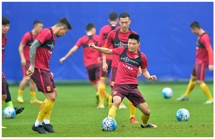 包含西甲赛程吃紧;广州队今夜再遭质疑;管理层满意;身体对抗强度拉满的词条 包含西甲赛程吃紧;广州队今夜再遭质疑;管理层满意;身体对抗强度拉满的词条